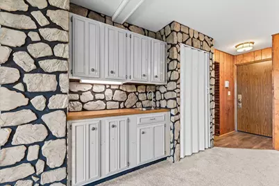 6100 W Stonehedge Dr #323, Greenfield, WI 53220 - Photo 16