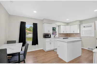 3012  Dwight St, Racine, WI 53403 - Photo 4
