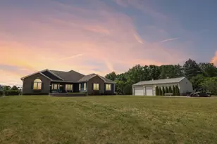 1611 51st St, Racine, WI 53108 - Photo 4