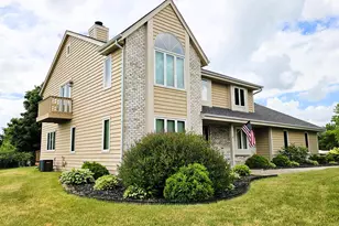 W291S6773 E Woods Ct, Mukwonago, WI 53149 - Photo 2