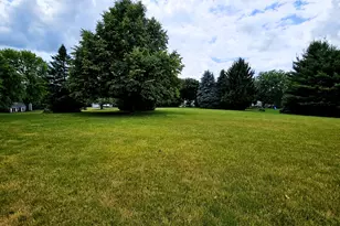 W291S6773 E Woods Ct, Mukwonago, WI 53149 - Photo 10