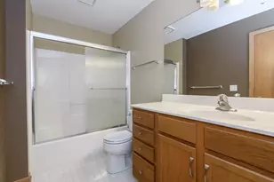 18730 Emerald Cir, Brookfield, WI 53045 - Photo 8