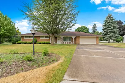 409  Vernon Ave, Thiensville, WI 53092 - Photo 1
