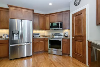 10935 N Oriole Ln, Mequon, WI 53092 - Photo 16