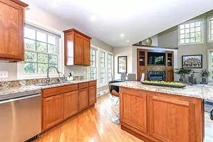 10935 N Oriole Ln, Mequon, WI 53092 - Photo 12