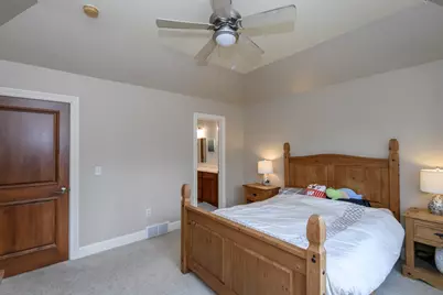 10935 N Oriole Ln, Mequon, WI 53092 - Photo 38