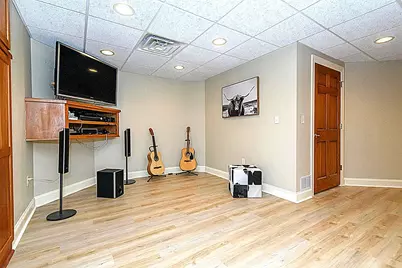 10935 N Oriole Ln, Mequon, WI 53092 - Photo 46