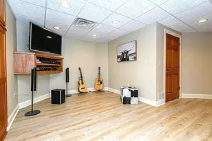 10935 N Oriole Ln, Mequon, WI 53092 - Photo 46