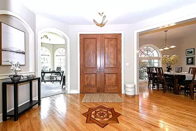 10935 N Oriole Ln, Mequon, WI 53092 - Photo 4