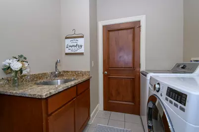 10935 N Oriole Ln, Mequon, WI 53092 - Photo 36