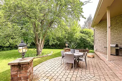 10935 N Oriole Ln, Mequon, WI 53092 - Photo 4