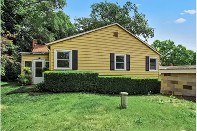 33834  Hillcrest Dr, Burlington, WI 53105 - Photo 2