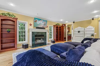 1299  Creekside Ln, Grafton, WI 53024 - Photo 8