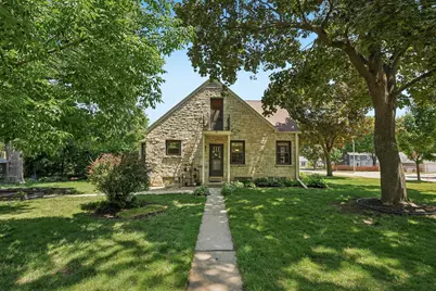 4630 W Cleveland Ave, Milwaukee, WI 53219 - Photo 8