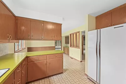 8603 N Regent Rd, Fox Point, WI 53217 - Photo 14