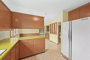 8603 N Regent Rd, Fox Point, WI 53217 - Photo 14