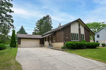 8603 N Regent Rd, Fox Point, WI 53217 - Photo 1