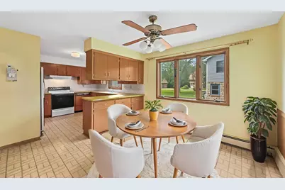 8603 N Regent Rd, Fox Point, WI 53217 - Photo 10