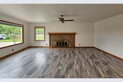 2127 N 122nd St, Wauwatosa, WI 53226 - Photo 16