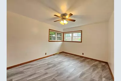 2127 N 122nd St, Wauwatosa, WI 53226 - Photo 4