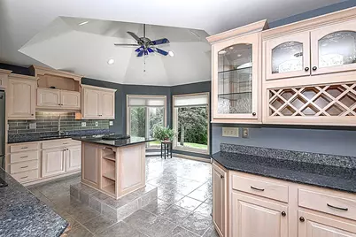 W215N5353  Ada Ct, Menomonee Falls, WI 53051 - Photo 10
