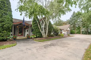 W215N5353 Ada Ct, Menomonee Falls, WI 53051 - Photo 4