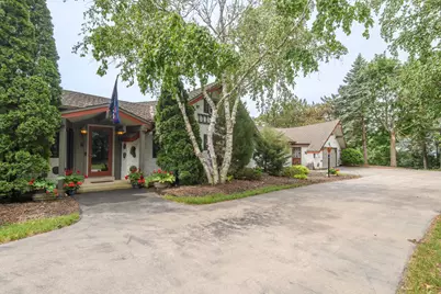 W215N5353  Ada Ct, Menomonee Falls, WI 53051 - Photo 2