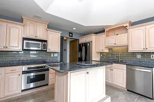 W215N5353 Ada Ct, Menomonee Falls, WI 53051 - Photo 6