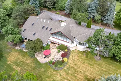 W215N5353  Ada Ct, Menomonee Falls, WI 53051 - Photo 2