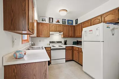 8116 S Forest Hills Cir #8116, Franklin, WI 53132 - Photo 6