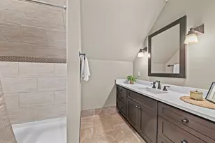 6336 W Locust St, Milwaukee, WI 53210 - Photo 30