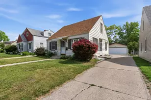 4710 W Sumac Pl, Milwaukee, WI 53219 - Photo 2
