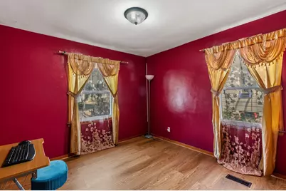 4710 W Sumac Pl, Milwaukee, WI 53219 - Photo 8