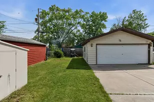 4710 W Sumac Pl, Milwaukee, WI 53219 - Photo 4
