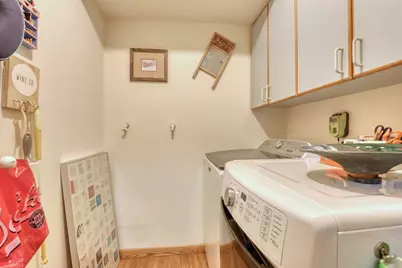 10929 W Hope Ave, Wauwatosa, WI 53222 - Photo 18