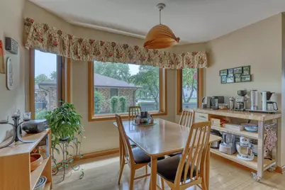 10929 W Hope Ave, Wauwatosa, WI 53222 - Photo 10