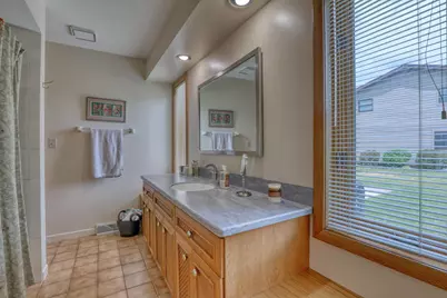 10929 W Hope Ave, Wauwatosa, WI 53222 - Photo 16