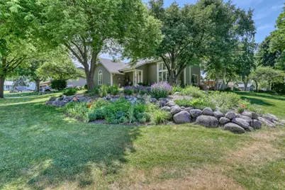 10929 W Hope Ave, Wauwatosa, WI 53222 - Photo 20