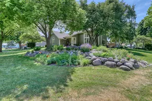 10929 W Hope Ave, Wauwatosa, WI 53222 - Photo 20