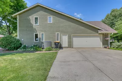 10929 W Hope Ave, Wauwatosa, WI 53222 - Photo 22