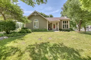 10929 W Hope Ave, Wauwatosa, WI 53222 - Photo 1