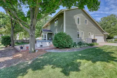 10929 W Hope Ave, Wauwatosa, WI 53222 - Photo 22
