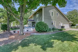 10929 W Hope Ave, Wauwatosa, WI 53222 - Photo 22