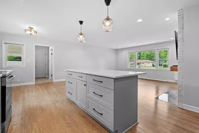 W147N5010  Dolphin Dr, Menomonee Falls, WI 53051 - Photo 6