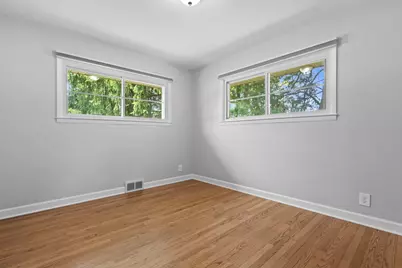 W147N5010  Dolphin Dr, Menomonee Falls, WI 53051 - Photo 14