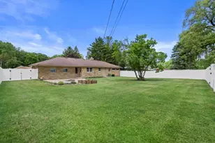 W147N5010 Dolphin Dr, Menomonee Falls, WI 53051 - Photo 24
