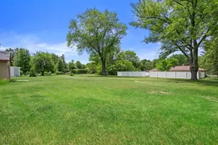 W147N5010 Dolphin Dr, Menomonee Falls, WI 53051 - Photo 26