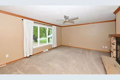 12237 W Larkspur Rd, Franklin, WI 53132 - Photo 4