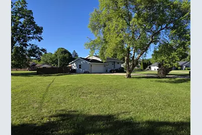 12237 W Larkspur Rd, Franklin, WI 53132 - Photo 2