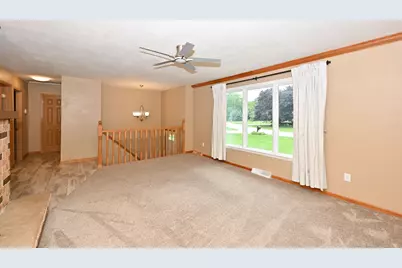 12237 W Larkspur Rd, Franklin, WI 53132 - Photo 8